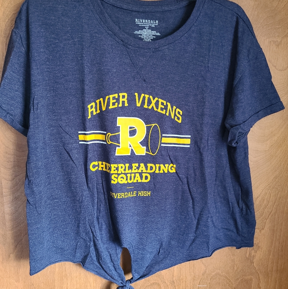 🌟 4/$20 Riverdale Vixens T-shirt - size xl